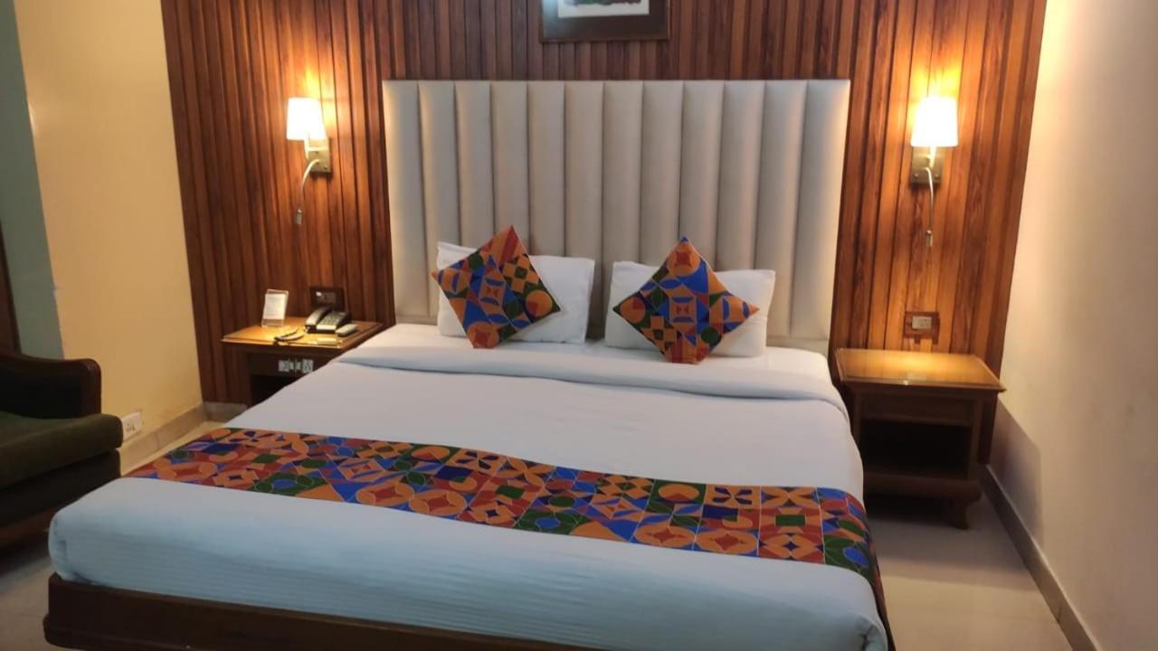 Hotel Conclave Executive New Delhi Exterior photo